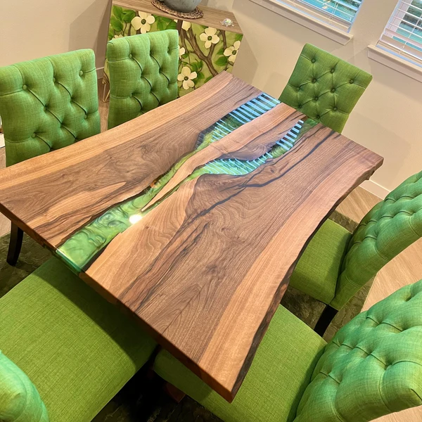 Absolutely Gorgeous Green Resin Table Set Masterpiece
