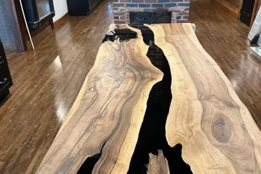 Beautifully Crafted Epoxy Resin Table with Exceptional Service