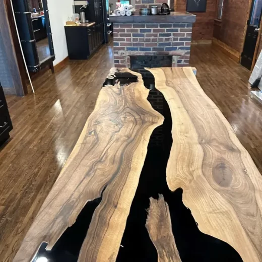 Beautifully Crafted Epoxy Resin Table with Exceptional Service