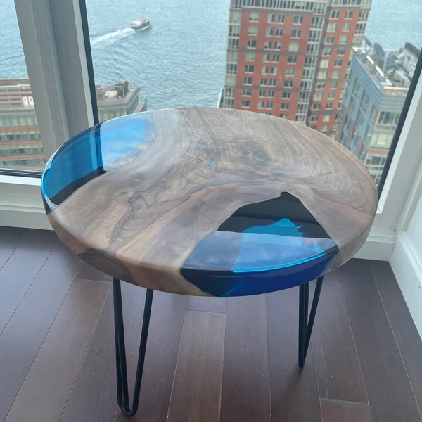 Gorgeous Blue Transparent Walnut Table with Amazing Communication