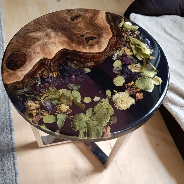 Stunning Round Resin Floral Table Keepsake